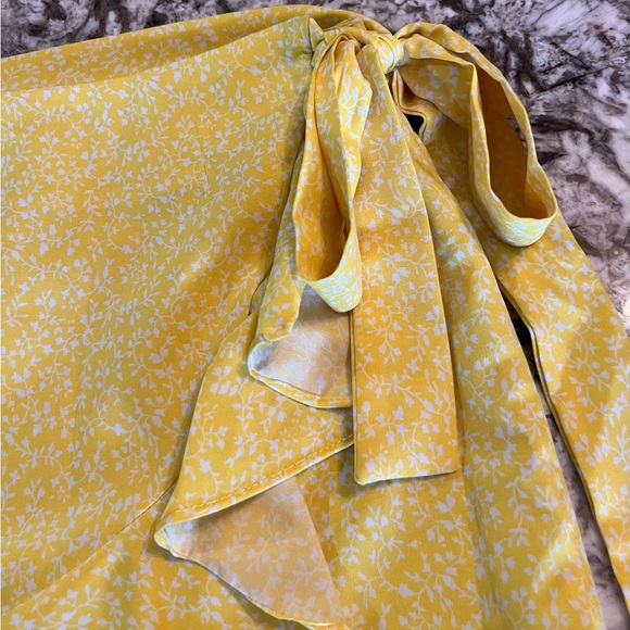 Small Yellow Shein Ditsy Floral Knot Side Wrap Skirt Juniors Womens Mini Ruffles - Picture 7 of 9
